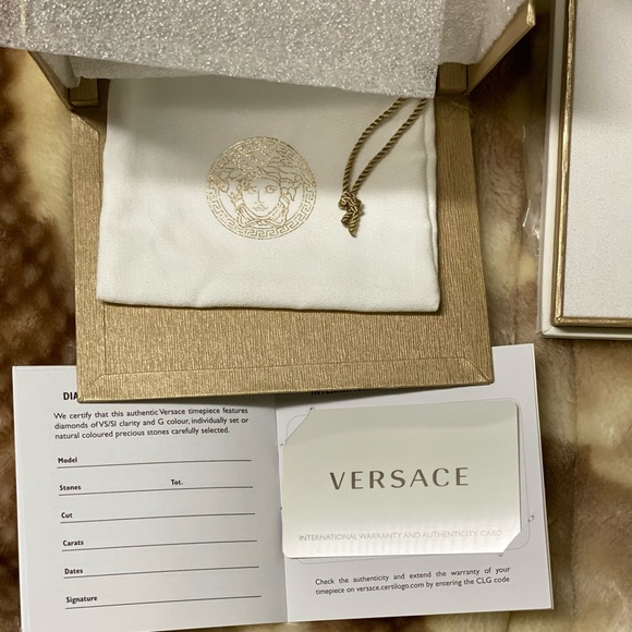 Versace - Picture 13 of 14